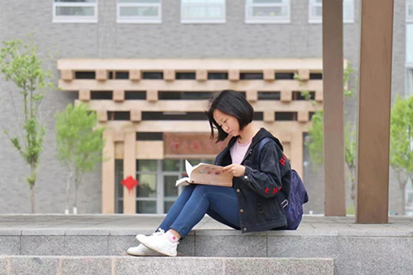 北京中醫藥大學：春讀書，興味長