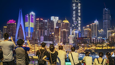這個夜晚，為重慶50余萬名教育工作者而點亮