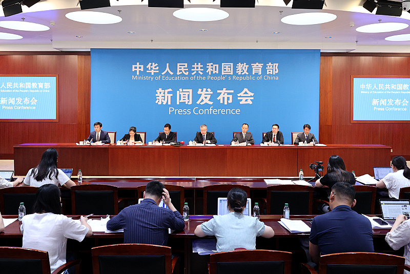 介紹高素質教師隊伍建設進展成效、國家支持教師隊伍建設有關工作和第39個教師節系列宣傳慶?；顒影才?，并發布2023年全國教書育人楷模名單、第三批全國高校黃大年式教師團隊創建示范活動入圍名單