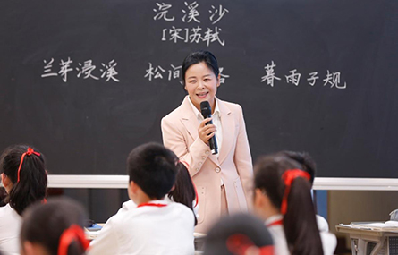 堅守初心 以愛育人——記云南省曲靖市第二小學校長李青霖