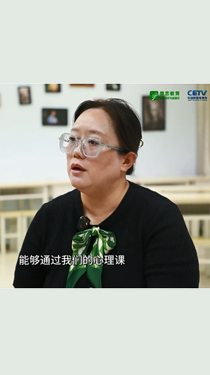她的課堂不僅“備教材”，還要“備生活”