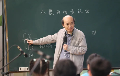 浙江省金華師范學校附屬小學黨總支書記、教師 俞正強
