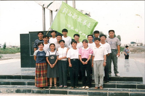 用知識的清泉，一點點浸潤這片土地