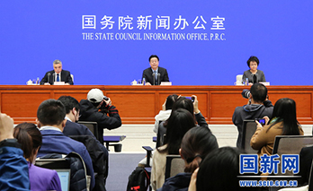 國務院新聞辦新聞發布會：介紹鼓勵企業吸納高校畢業生、農民工就業相關政策